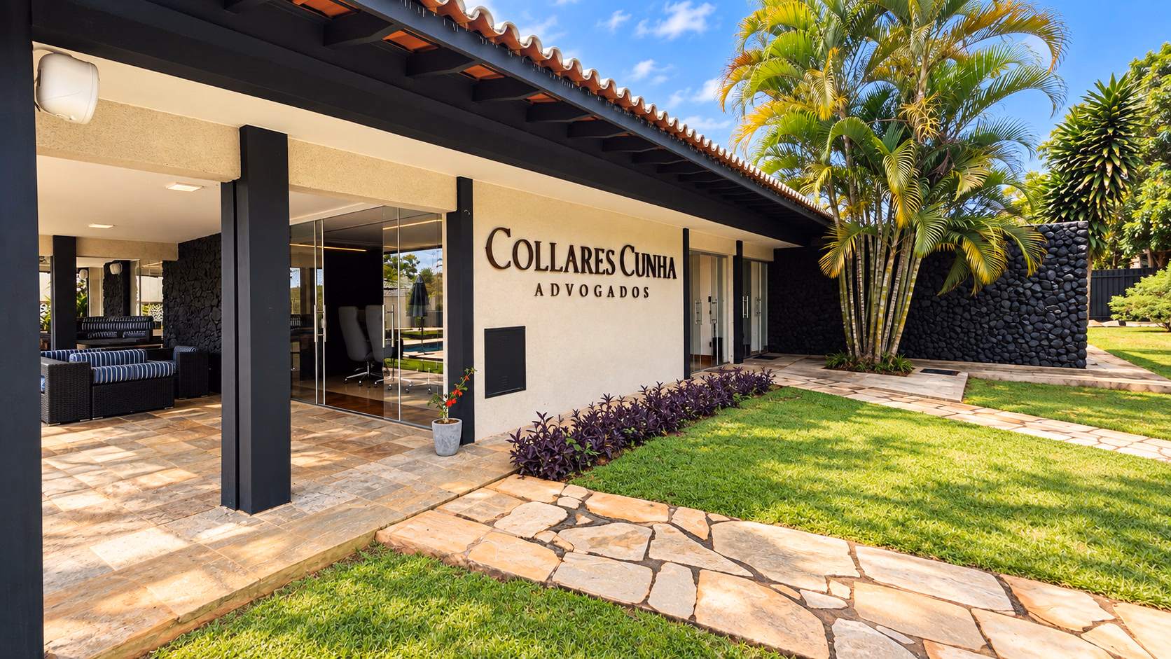 Entrada externa com a marca institucional Collares Cunha